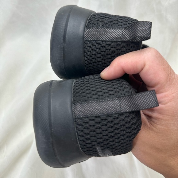 Skechers Gen 5 lightweight  Black Mesh Slip-Ons size 8 - Picture 3 of 6